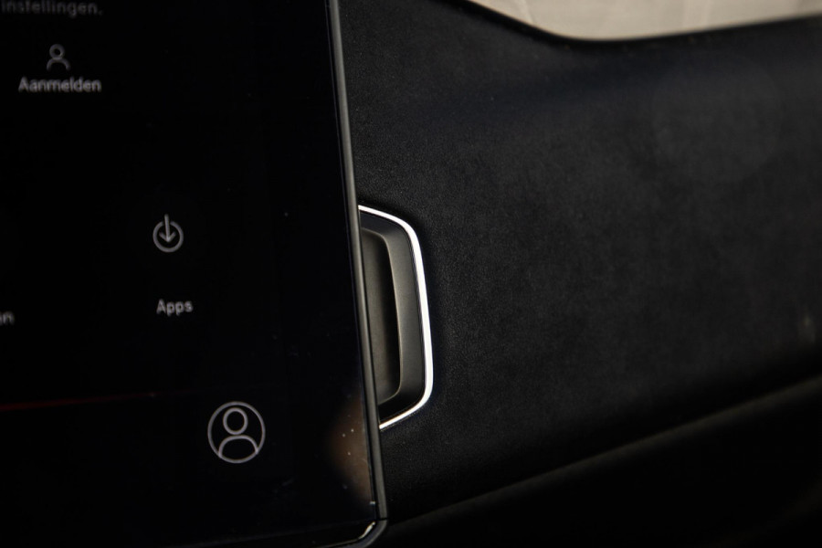 Lynk & Co 01 1.5 192kW PHEV PANORAMA DAK / 20'' / STOEVERWARMING / CARPLAY