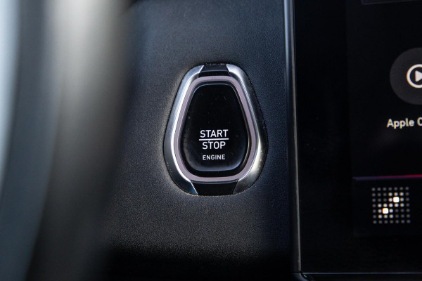 Lynk & Co 01 1.5 192kW PHEV PANORAMA DAK / 20'' / STOEVERWARMING / CARPLAY