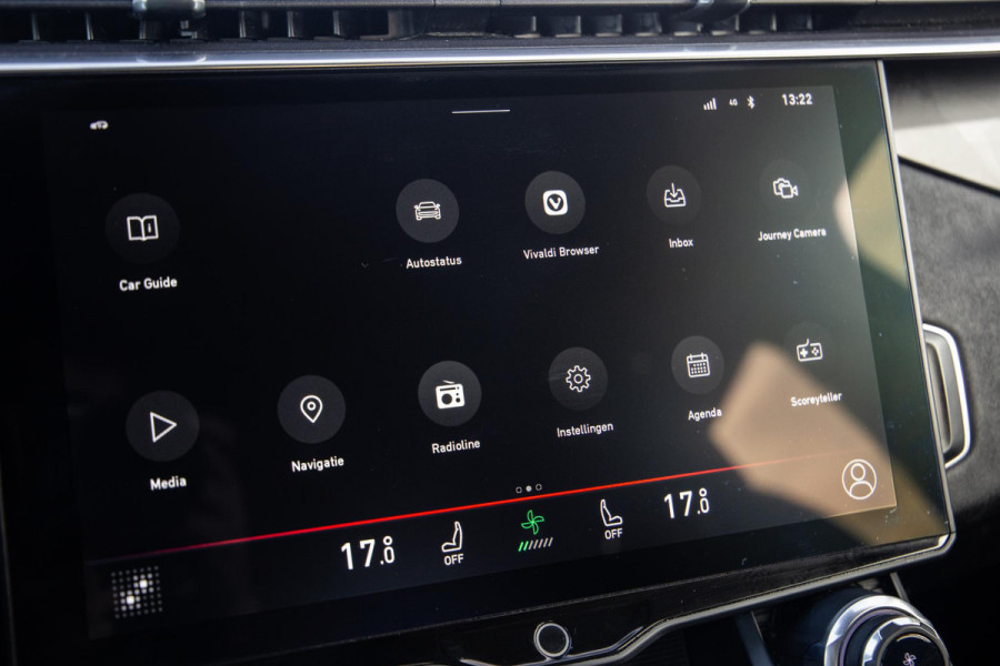 Lynk & Co 01 1.5 192kW PHEV PANORAMA DAK / 20'' / STOEVERWARMING / CARPLAY