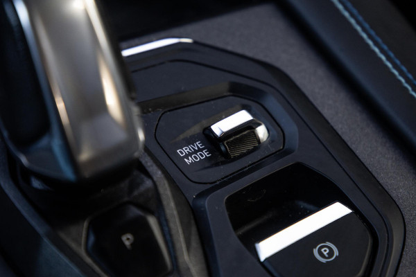 Lynk & Co 01 1.5 192kW PHEV PANORAMA DAK / 20'' / STOEVERWARMING / CARPLAY