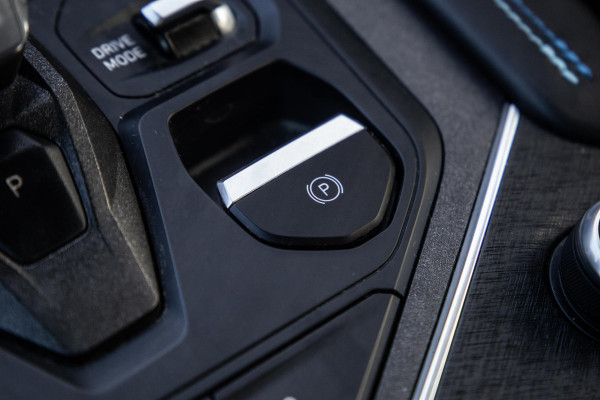 Lynk & Co 01 1.5 192kW PHEV PANORAMA DAK / 20'' / STOEVERWARMING / CARPLAY