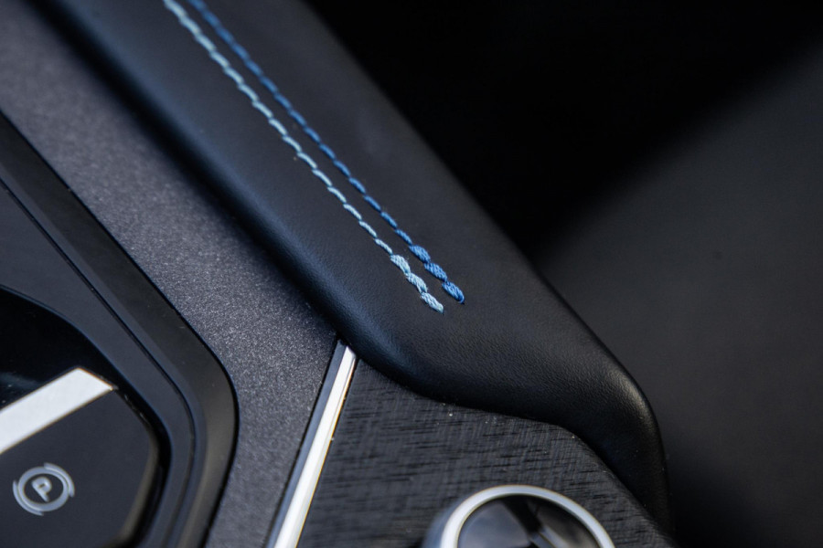 Lynk & Co 01 1.5 192kW PHEV PANORAMA DAK / 20'' / STOEVERWARMING / CARPLAY