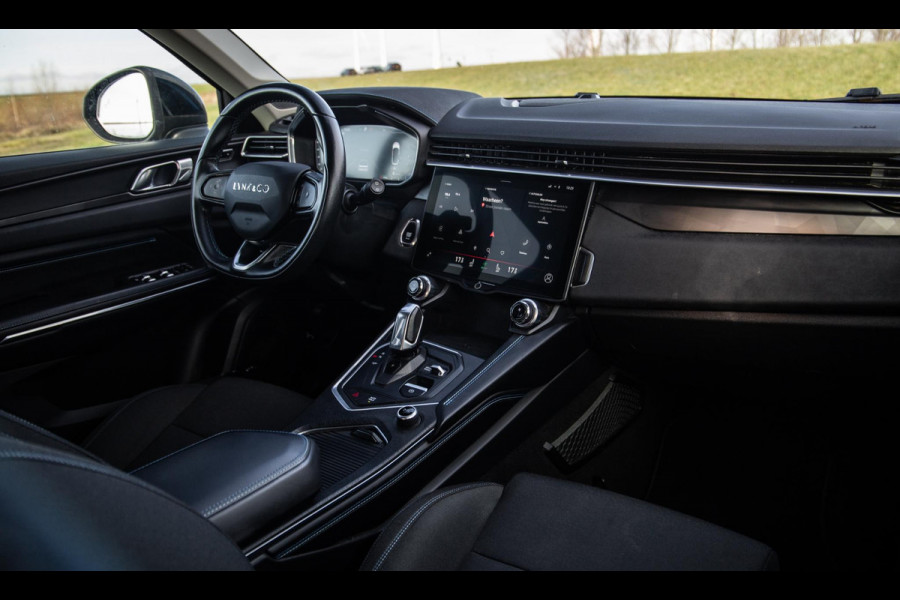 Lynk & Co 01 1.5 192kW PHEV PANORAMA DAK / 20'' / STOEVERWARMING / CARPLAY