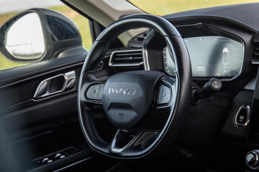 Lynk & Co 01 1.5 192kW PHEV PANORAMA DAK / 20'' / STOEVERWARMING / CARPLAY