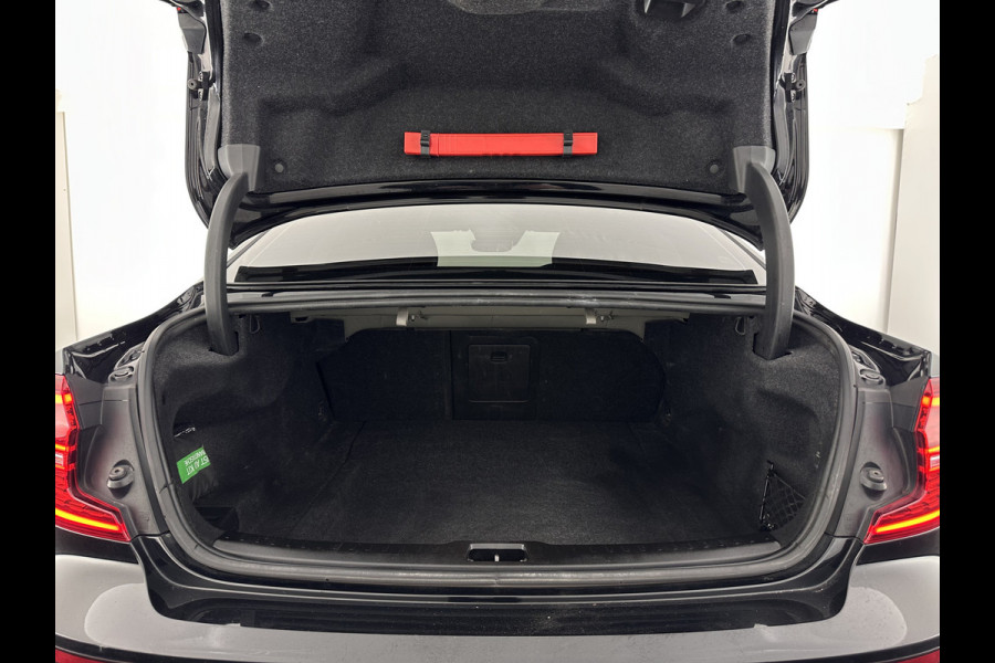 Volvo S60 2.0 B3 R-Design Black Edition (INCL-BTW) Aut. *FULL-LED | LEATHER | HEATED-R-SPORTSEATS | HARMAN/KARDON | MEMORY-PACK | CAMERA | NAVI-FULLMAP | ECC | PRIVACYGLASS | PDC | CRUISE | LANE-ASIST | DAB | DIGI-COCKPIT | TOWBAR