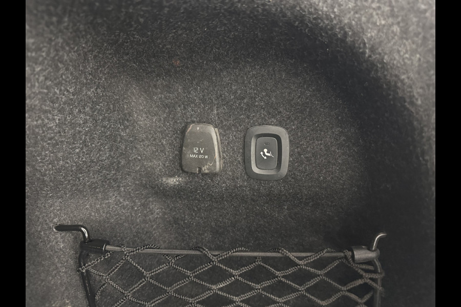 Volvo S60 2.0 B3 R-Design Black Edition (INCL-BTW) Aut. *FULL-LED | LEATHER | HEATED-R-SPORTSEATS | HARMAN/KARDON | MEMORY-PACK | CAMERA | NAVI-FULLMAP | ECC | PRIVACYGLASS | PDC | CRUISE | LANE-ASIST | DAB | DIGI-COCKPIT | TOWBAR