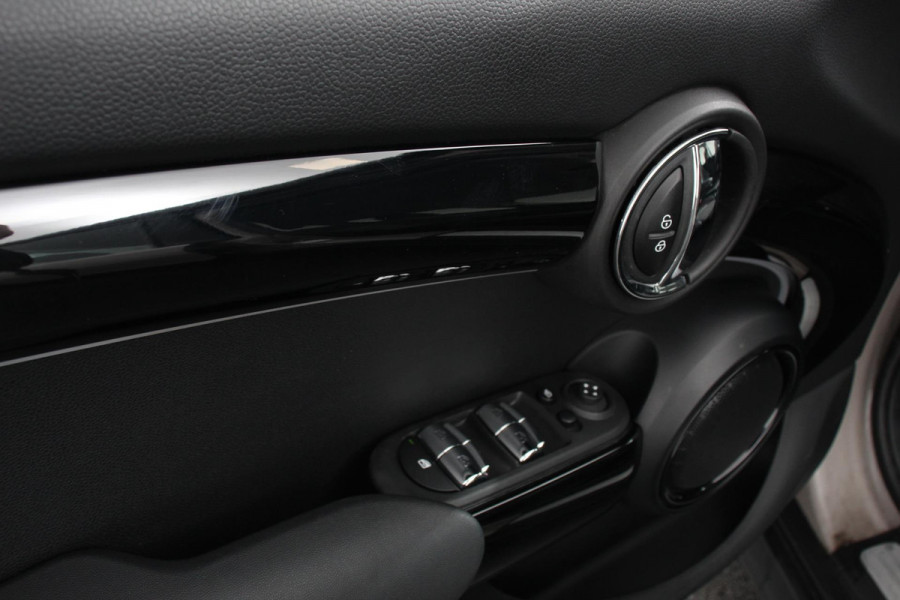 MINI Mini 1.5 Cooper Maximise Steptronic 5 deurs | Navigatie | Apple Carplay/Android Auto | Camera | Parkeer sensoren | Airco | Dab | Cruise Control | Led