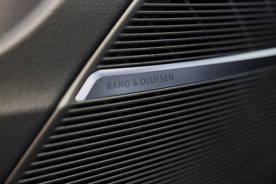 Audi Q8 60 TFSI e Quattro RSQ8 Look / NEW / RS Zetels / Massage / Head Up / 360 Camera / B & O / Leder / Open Pano / Matrix / 23 I