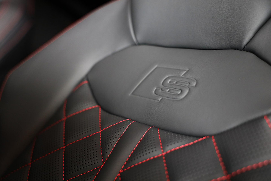 Audi Q8 60 TFSI e Quattro RSQ8 Look / NEW / RS Zetels / Massage / Head Up / 360 Camera / B & O / Leder / Open Pano / Matrix / 23 I