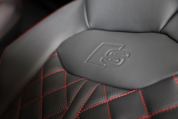 Audi Q8 60 TFSI e Quattro RSQ8 Look / NEW / RS Zetels / Massage / Head Up / 360 Camera / B & O / Leder / Open Pano / Matrix / 23 I