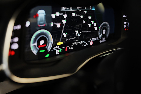 Audi Q8 60 TFSI e Quattro RSQ8 Look / NEW / RS Zetels / Massage / Head Up / 360 Camera / B & O / Leder / Open Pano / Matrix / 23 I