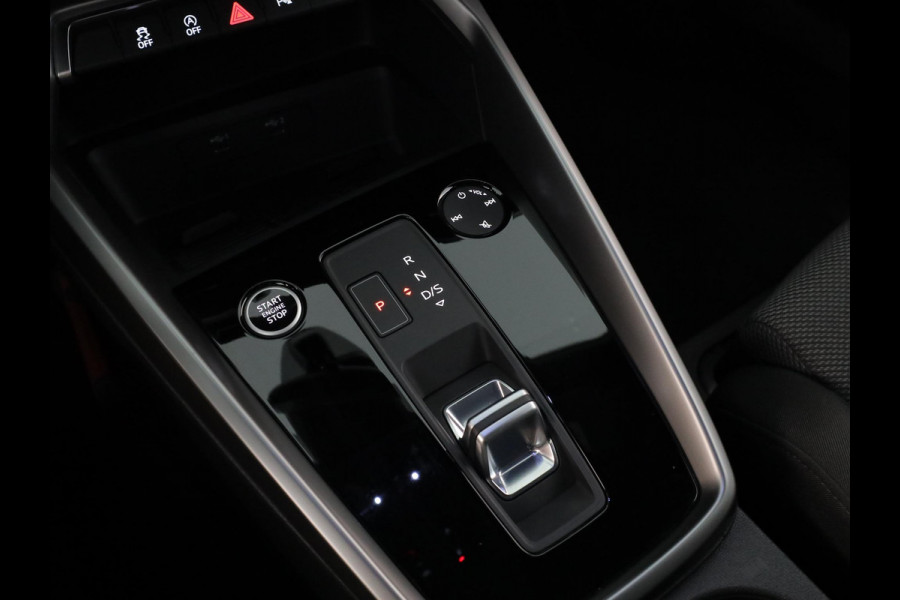 Audi A3 Limousine 30 TFSI Advanced edition 110 pk S-tronic | Navigatie | Parkeersensoren (Park assist) | Apple Carplay/Android Auto | Stoelverwarming |