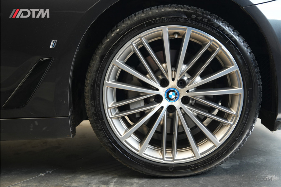 BMW 5 Serie 530e High Executive | Schuifdak | Adaptief cruise