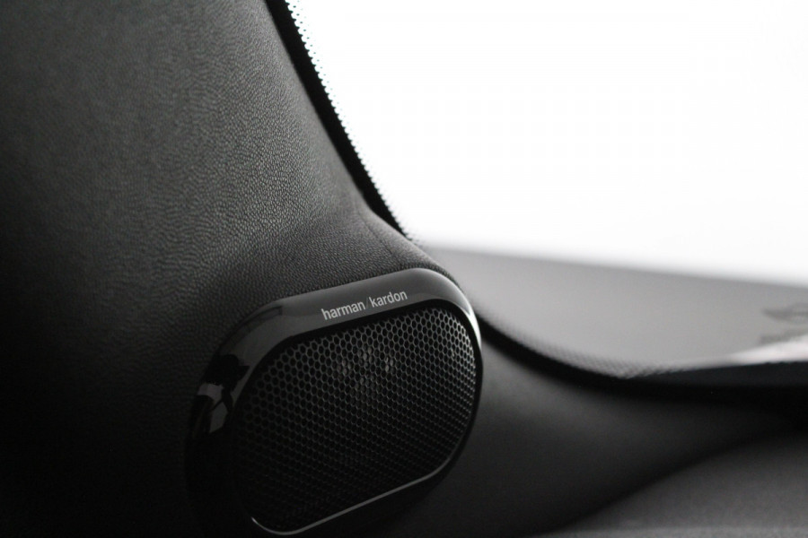 MINI Cabrio 2.0 Cooper S John Cooper Works > 192pk/H&K/Head-up/18inch/Chili red/Aerodynamica Kit...