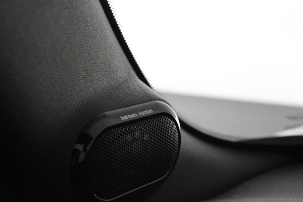 MINI Cabrio 2.0 Cooper S John Cooper Works > 192pk/H&K/Head-up/18inch/Chili red/Aerodynamica Kit...