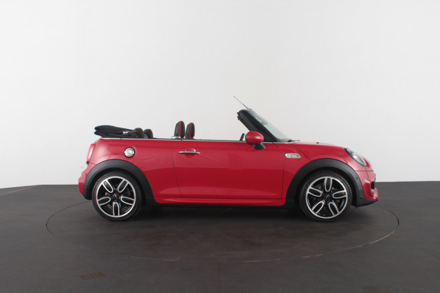 MINI Cabrio 2.0 Cooper S John Cooper Works > 192pk/H&K/Head-up/18inch/Chili red/Aerodynamica Kit...