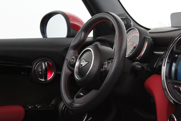 MINI Cabrio 2.0 Cooper S John Cooper Works > 192pk/H&K/Head-up/18inch/Chili red/Aerodynamica Kit...