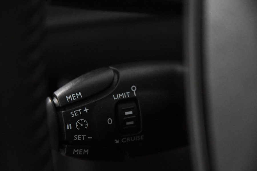 Peugeot 208 1.2 Allure *1ste eigenaar*Navigatie*PDC*Carplay*