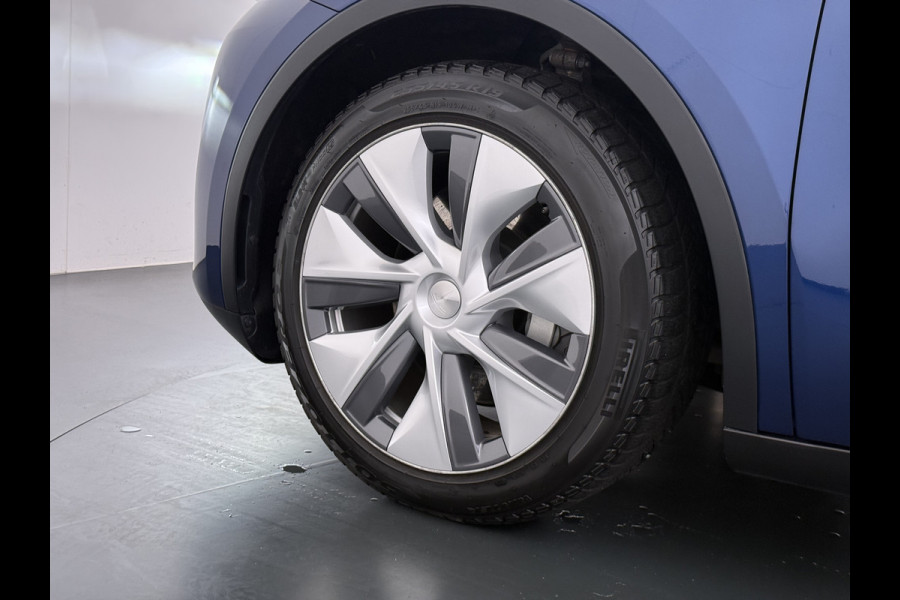 Tesla Model Y Long Range AWD 514pk SOH 92% Trekhaak Warmtepomp Leder Panoramadak Matrix-LED Autopilot Elektr.Stuur+Stoel+Verwarmd Navi Ecc Pre Camera's Elektr.AchterKlep Parkeer Assistent Sentry-Mode Privacyglas Bluetooth Dodehoek detector Connected services 1e Eigenaar 1.600KG Trekgewicht Fabrieksgarantie tot 27-6-2027 Garantie op Accu en Motoren 27-6-2031/192.000km