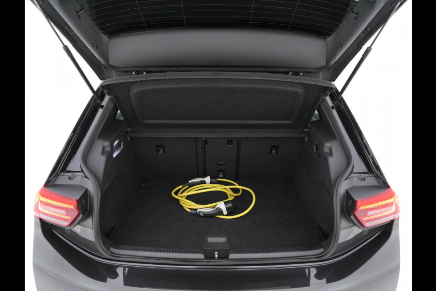 Volkswagen ID.3 First Max 58 kWh [ 3-Fase ] {SOH-89%} (INCL.BTW) *PANO | HEAD-UP | ADAPTIVE-CRUISE | FULL-LED | BLINDSPOT | CAMERA | KEYLESS | MICROFIBRE | AMBIENTLIGHT | NAVI-FULLMAP | DAB+ | ECC | HEATED-SPORTSEATS | DIGI-COCKPIT | 20"ALU*