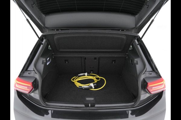 Volkswagen ID.3 First Max 58 kWh [ 3-Fase ] {SOH-89%} (INCL.BTW) *PANO | HEAD-UP | ADAPTIVE-CRUISE | FULL-LED | BLINDSPOT | CAMERA | KEYLESS | MICROFIBRE | AMBIENTLIGHT | NAVI-FULLMAP | DAB+ | ECC | HEATED-SPORTSEATS | DIGI-COCKPIT | 20"ALU*