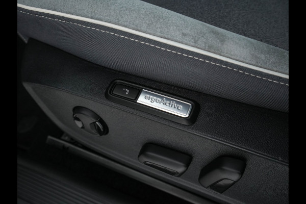 Volkswagen ID.3 First Max 58 kWh [ 3-Fase ] {SOH-89%} (INCL.BTW) *PANO | HEAD-UP | ADAPTIVE-CRUISE | FULL-LED | BLINDSPOT | CAMERA | KEYLESS | MICROFIBRE | AMBIENTLIGHT | NAVI-FULLMAP | DAB+ | ECC | HEATED-SPORTSEATS | DIGI-COCKPIT | 20"ALU*