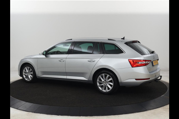 Škoda Superb 1.5 TSI Business Edition | Trekhaak | Stoelverwarming | Adaptive cruise | Camera | Memory | Carplay | Sfeerverlichting | Side Assist | Achterbankverwarming | Navigatie | Full LED