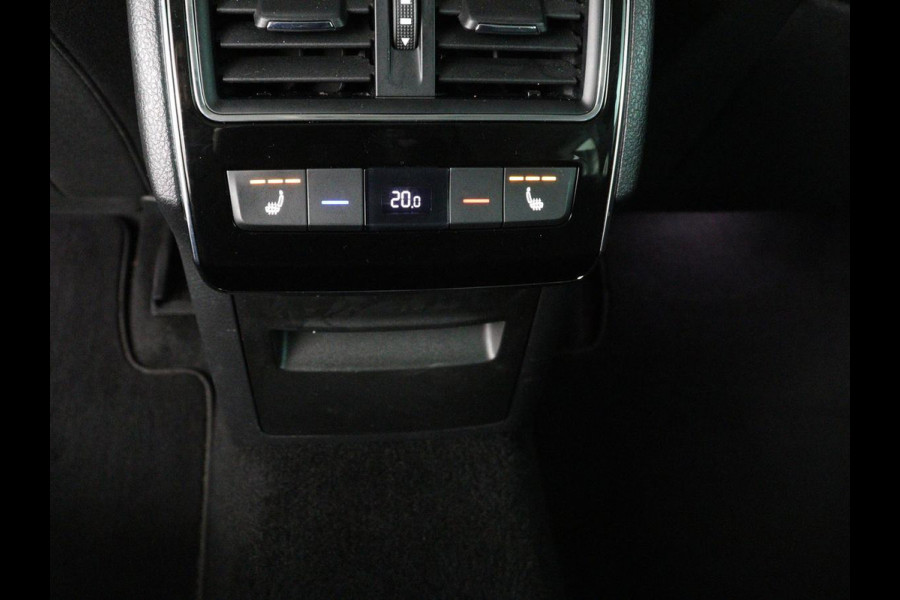 Škoda Superb 1.5 TSI Business Edition | Trekhaak | Stoelverwarming | Adaptive cruise | Camera | Memory | Carplay | Sfeerverlichting | Side Assist | Achterbankverwarming | Navigatie | Full LED