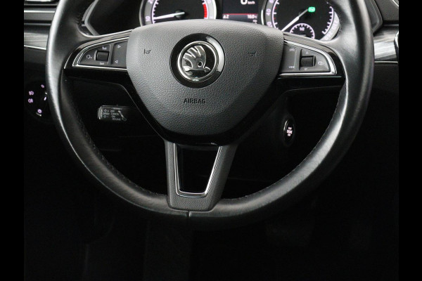 Škoda Superb 1.5 TSI Business Edition | Trekhaak | Stoelverwarming | Adaptive cruise | Camera | Memory | Carplay | Sfeerverlichting | Side Assist | Achterbankverwarming | Navigatie | Full LED