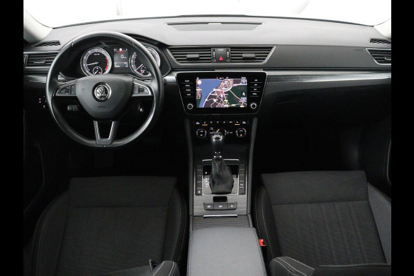 Škoda Superb 1.5 TSI Business Edition | Trekhaak | Stoelverwarming | Adaptive cruise | Camera | Memory | Carplay | Sfeerverlichting | Side Assist | Achterbankverwarming | Navigatie | Full LED