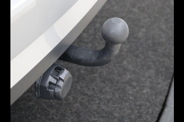 Škoda Superb 1.5 TSI Business Edition | Trekhaak | Stoelverwarming | Adaptive cruise | Camera | Memory | Carplay | Sfeerverlichting | Side Assist | Achterbankverwarming | Navigatie | Full LED