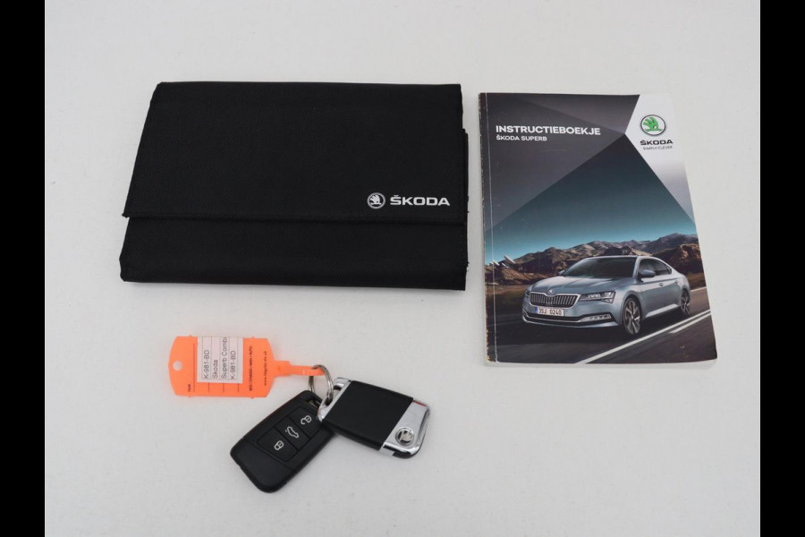 Škoda Superb 1.5 TSI Business Edition | Trekhaak | Stoelverwarming | Adaptive cruise | Camera | Memory | Carplay | Sfeerverlichting | Side Assist | Achterbankverwarming | Navigatie | Full LED
