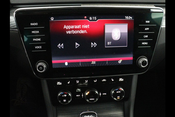 Škoda Superb 1.5 TSI Business Edition | Trekhaak | Stoelverwarming | Adaptive cruise | Camera | Memory | Carplay | Sfeerverlichting | Side Assist | Achterbankverwarming | Navigatie | Full LED