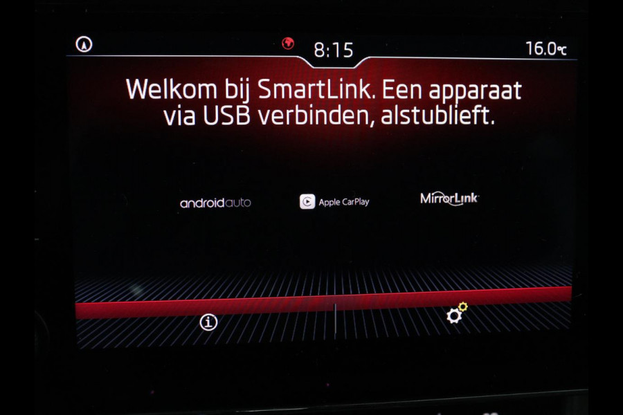 Škoda Superb 1.5 TSI Business Edition | Trekhaak | Stoelverwarming | Adaptive cruise | Camera | Memory | Carplay | Sfeerverlichting | Side Assist | Achterbankverwarming | Navigatie | Full LED