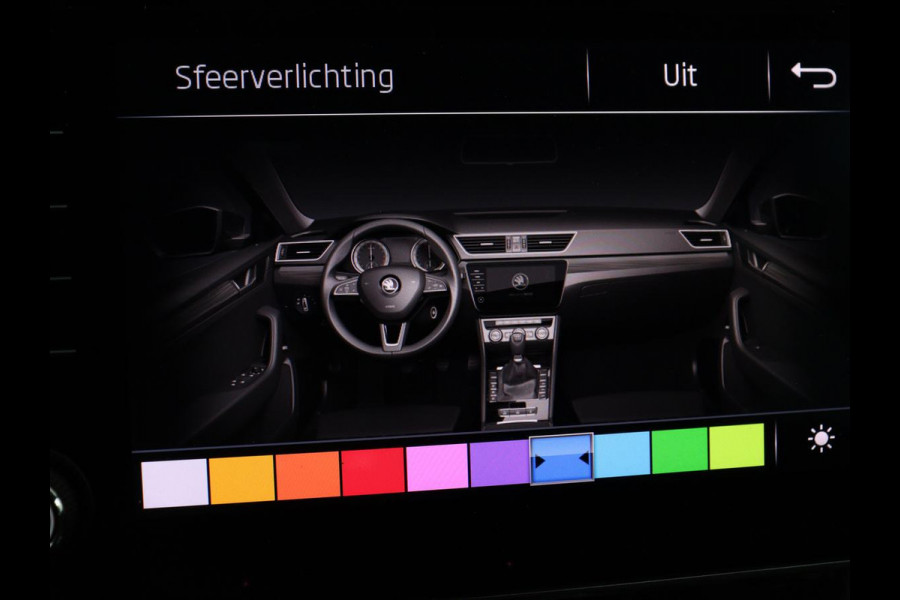 Škoda Superb 1.5 TSI Business Edition | Trekhaak | Stoelverwarming | Adaptive cruise | Camera | Memory | Carplay | Sfeerverlichting | Side Assist | Achterbankverwarming | Navigatie | Full LED