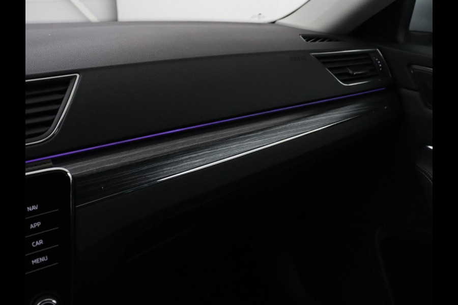 Škoda Superb 1.5 TSI Business Edition | Trekhaak | Stoelverwarming | Adaptive cruise | Camera | Memory | Carplay | Sfeerverlichting | Side Assist | Achterbankverwarming | Navigatie | Full LED