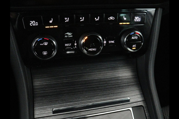 Škoda Superb 1.5 TSI Business Edition | Trekhaak | Stoelverwarming | Adaptive cruise | Camera | Memory | Carplay | Sfeerverlichting | Side Assist | Achterbankverwarming | Navigatie | Full LED