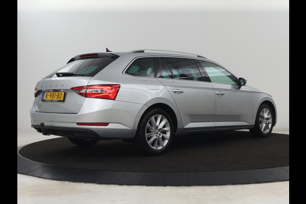 Škoda Superb 1.5 TSI Business Edition | Trekhaak | Stoelverwarming | Adaptive cruise | Camera | Memory | Carplay | Sfeerverlichting | Side Assist | Achterbankverwarming | Navigatie | Full LED