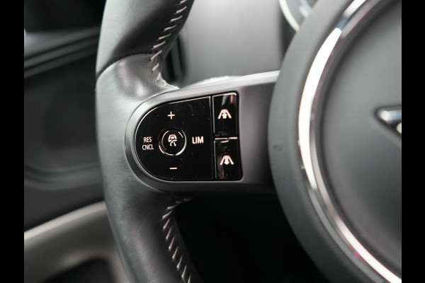 MINI Countryman 1.5 Cooper S E ALL4 MINI Yours PHEV 220pk Dealer O.H | Panodak | Adaptive Cruise | Head Up | Lederen Sportstoelen Verwarmd | 19"L.M | Camera | Sfeerverlichting | Keyless | Apple Carplay | Plug In Hybrid