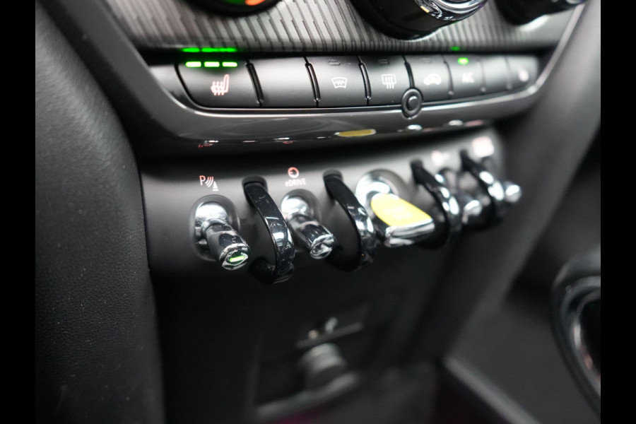 MINI Countryman 1.5 Cooper S E ALL4 MINI Yours PHEV 220pk Dealer O.H | Panodak | Adaptive Cruise | Head Up | Lederen Sportstoelen Verwarmd | 19"L.M | Camera | Sfeerverlichting | Keyless | Apple Carplay | Plug In Hybrid