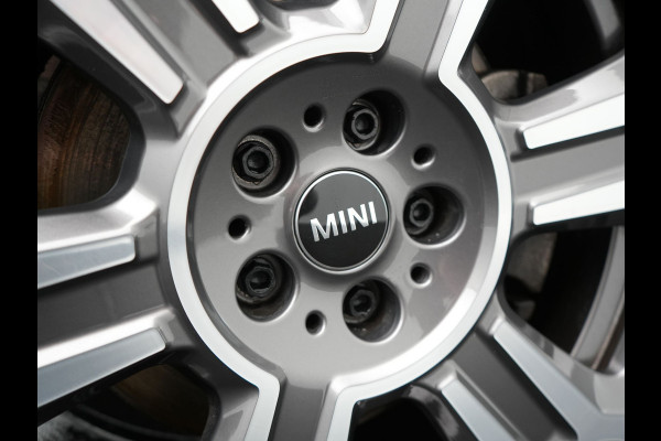 MINI Countryman 1.5 Cooper S E ALL4 MINI Yours PHEV 220pk Dealer O.H | Panodak | Adaptive Cruise | Head Up | Lederen Sportstoelen Verwarmd | 19"L.M | Camera | Sfeerverlichting | Keyless | Apple Carplay | Plug In Hybrid