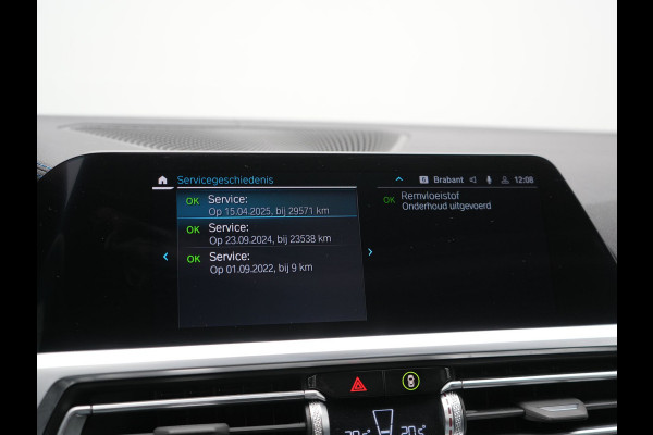 BMW 3 Serie Touring 330e M Sport Plug In Hybrid 293pk Dealer O.H. PHEV | Head Up | Camera | Laser LED | Sfeerverlichting | Vernasca Lederen Sportstoelen & Stuur Verwarmd | Apple Carplay | Keyless | Blis | 19"L.M | Virtual | Navigatie | DAB |