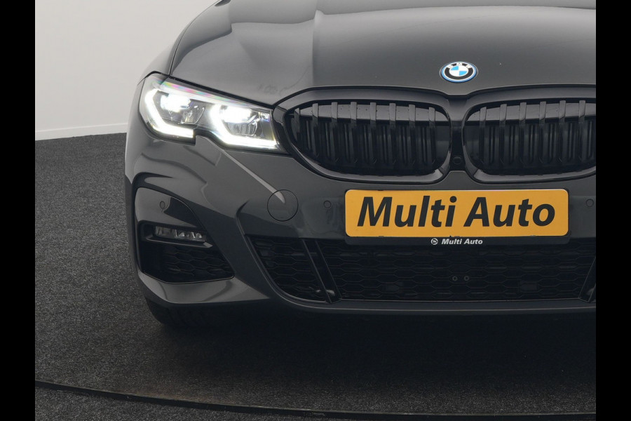 BMW 3 Serie Touring 330e M Sport Plug In Hybrid 293pk Dealer O.H. PHEV | Head Up | Camera | Laser LED | Sfeerverlichting | Vernasca Lederen Sportstoelen & Stuur Verwarmd | Apple Carplay | Keyless | Blis | 19"L.M | Virtual | Navigatie | DAB |