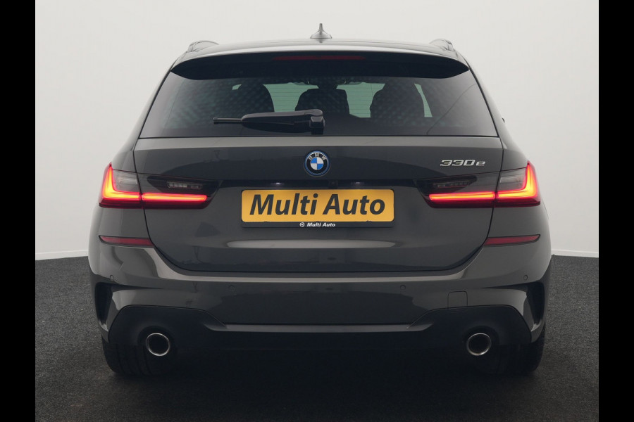 BMW 3 Serie Touring 330e M Sport Plug In Hybrid 293pk Dealer O.H. PHEV | Head Up | Camera | Laser LED | Sfeerverlichting | Vernasca Lederen Sportstoelen & Stuur Verwarmd | Apple Carplay | Keyless | Blis | 19"L.M | Virtual | Navigatie | DAB |
