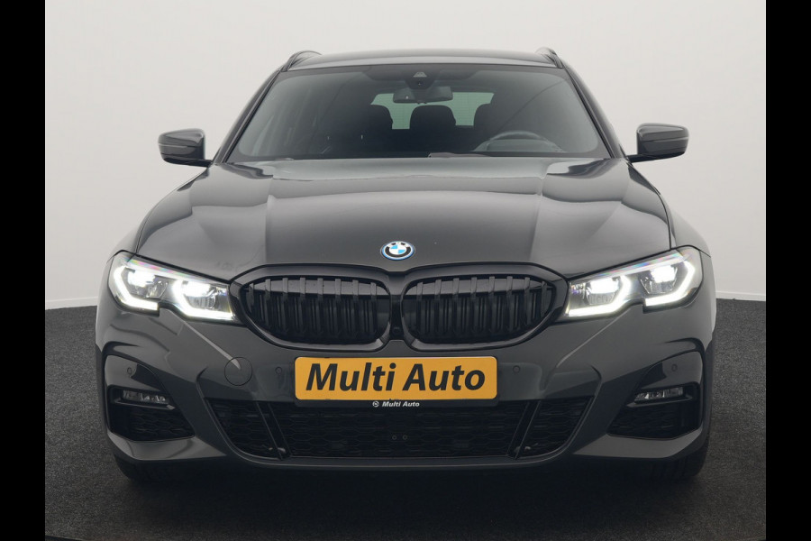 BMW 3 Serie Touring 330e M Sport Plug In Hybrid 293pk Dealer O.H. PHEV | Head Up | Camera | Laser LED | Sfeerverlichting | Vernasca Lederen Sportstoelen & Stuur Verwarmd | Apple Carplay | Keyless | Blis | 19"L.M | Virtual | Navigatie | DAB |