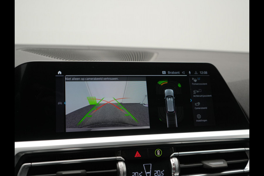 BMW 3 Serie Touring 330e M Sport Plug In Hybrid 293pk Dealer O.H. PHEV | Head Up | Camera | Laser LED | Sfeerverlichting | Vernasca Lederen Sportstoelen & Stuur Verwarmd | Apple Carplay | Keyless | Blis | 19"L.M | Virtual | Navigatie | DAB |