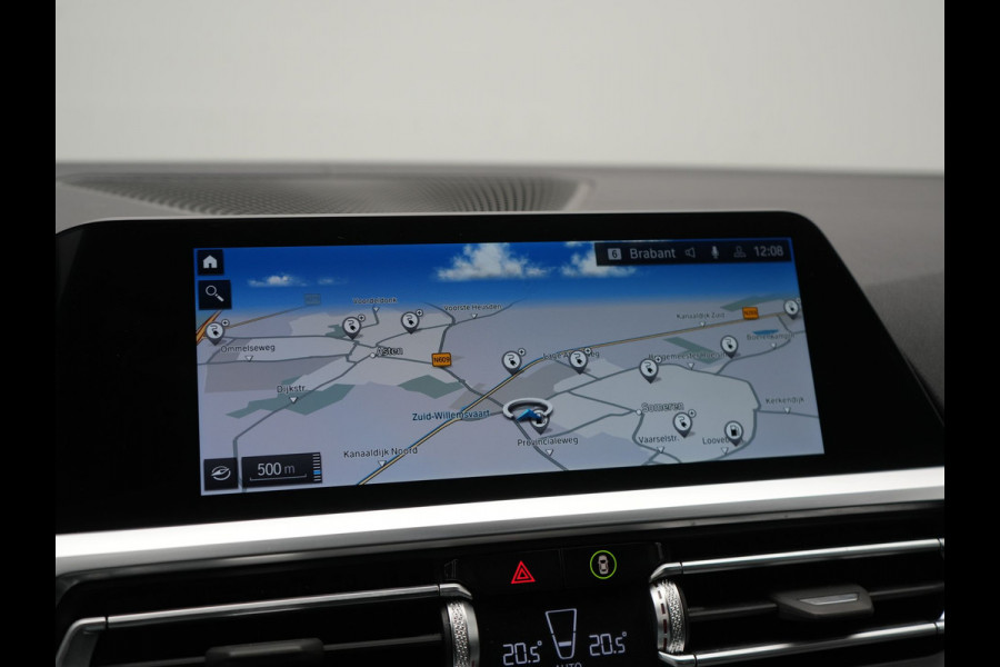 BMW 3 Serie Touring 330e M Sport Plug In Hybrid 293pk Dealer O.H. PHEV | Head Up | Camera | Laser LED | Sfeerverlichting | Vernasca Lederen Sportstoelen & Stuur Verwarmd | Apple Carplay | Keyless | Blis | 19"L.M | Virtual | Navigatie | DAB |