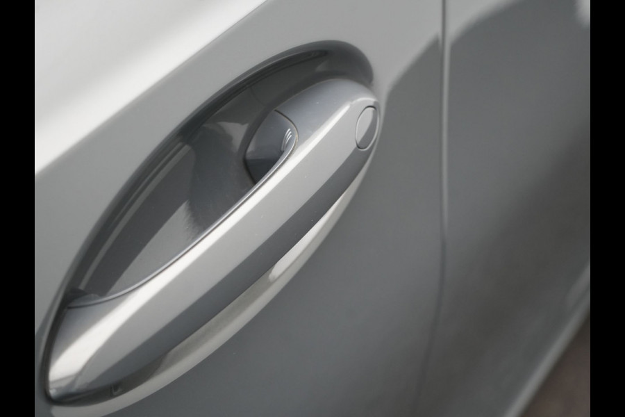BMW 3 Serie Touring 330e M Sport Plug In Hybrid 293pk Dealer O.H. PHEV | Head Up | Camera | Laser LED | Sfeerverlichting | Vernasca Lederen Sportstoelen & Stuur Verwarmd | Apple Carplay | Keyless | Blis | 19"L.M | Virtual | Navigatie | DAB |