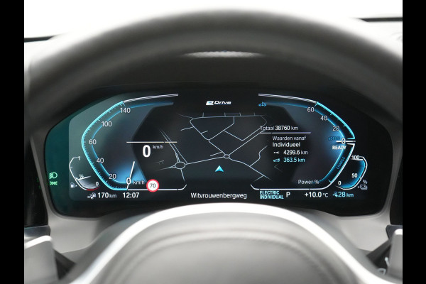 BMW 3 Serie Touring 330e M Sport Plug In Hybrid 293pk Dealer O.H. PHEV | Head Up | Camera | Laser LED | Sfeerverlichting | Vernasca Lederen Sportstoelen & Stuur Verwarmd | Apple Carplay | Keyless | Blis | 19"L.M | Virtual | Navigatie | DAB |