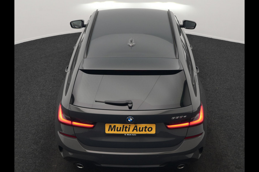 BMW 3 Serie Touring 330e M Sport Plug In Hybrid 293pk Dealer O.H. PHEV | Head Up | Camera | Laser LED | Sfeerverlichting | Vernasca Lederen Sportstoelen & Stuur Verwarmd | Apple Carplay | Keyless | Blis | 19"L.M | Virtual | Navigatie | DAB |
